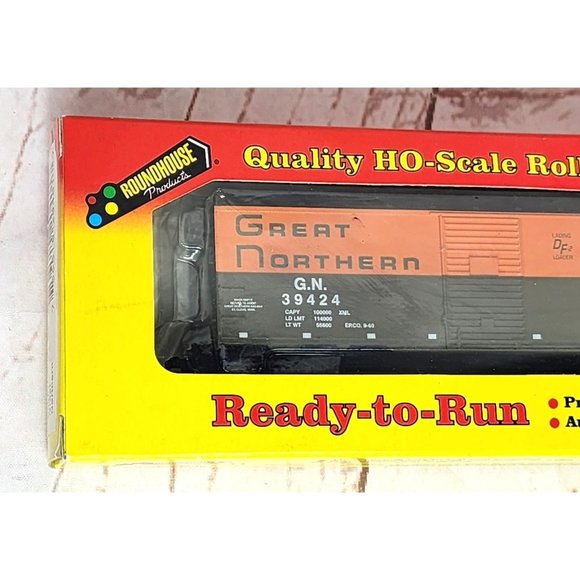 Amazon.com: Roundhouse 3-Stall Kit HO Scale Atlas Trains  Roundhouse Products Quality HO Scale Rolling Stock Precision Engine Model Train